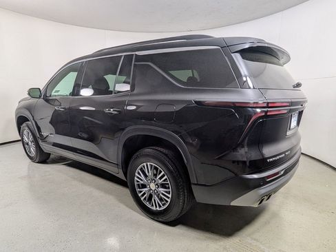 Used 2025 Chevrolet Traverse LT image 5
