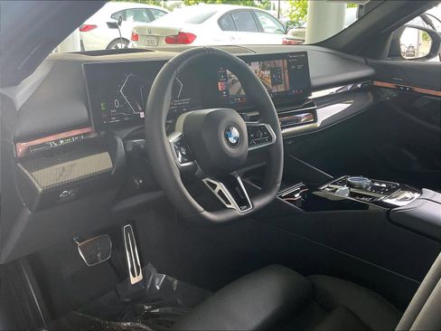 Used 2026 BMW 540i xDrive w/ M Sport Package AWD/4WD image 15