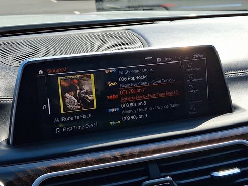 Used 2022 BMW 750i xDrive w/ Executive Package image 18