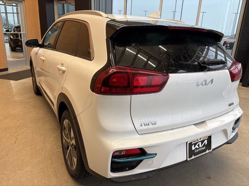 Certified 2022 Kia Niro EX w/ Cold Weather Package image 9