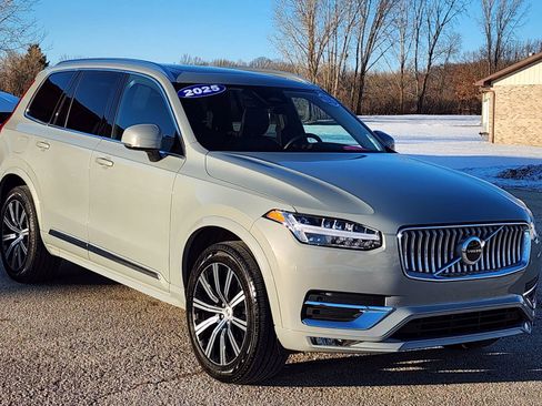 Used 2025 Volvo XC90 B5 Core image 2