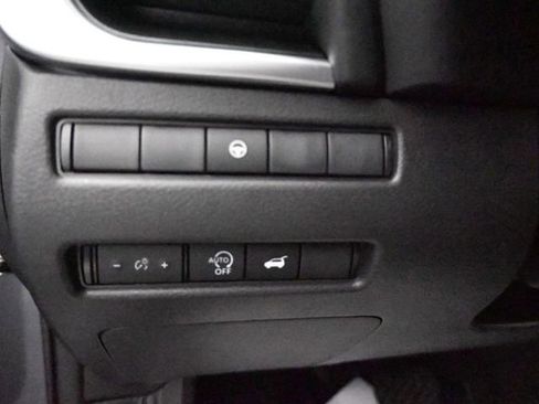 Used 2025 Nissan Rogue SV FWD image 20