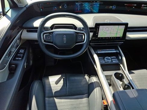 Certified 2025 Lincoln Nautilus Reserve AWD/4WD image 11