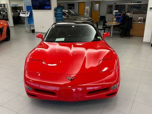 Used 1998 Chevrolet Corvette Coupe w/ Roof Pkg RWD image 8