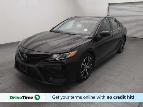 Used 2020 Toyota Camry SE image 1