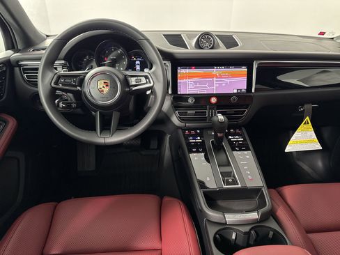 Certified 2025 Porsche Macan image 26