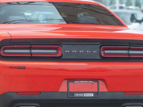 Used 2016 Dodge Challenger SXT RWD image 21