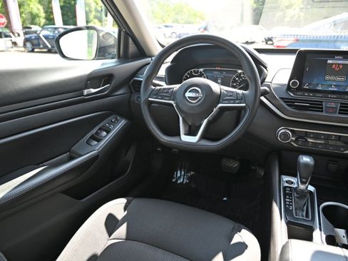 Used 2024 Nissan Altima 2.5 SV FWD image 10