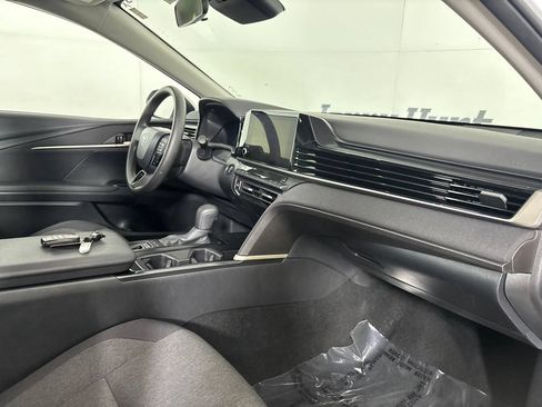 Used 2025 Toyota Camry LE FWD image 31