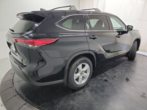 Used 2022 Toyota Highlander L AWD/4WD image 9