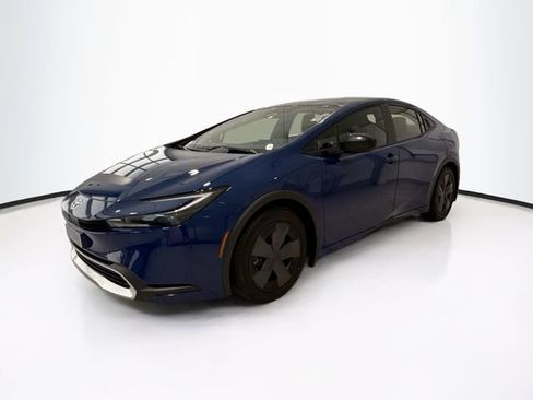 New 2025 Toyota Prius Plug-In Hybrid FWD image 3