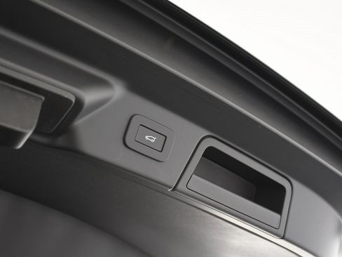 Used 2025 Land Rover Range Rover Velar Dynamic SE image 25