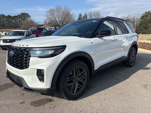 New 2026 Ford Explorer ST-Line w/ ST-Line Street Pack AWD/4WD image 3
