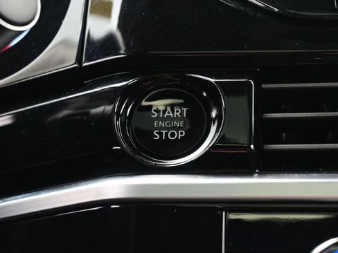 Used 2025 Nissan Pathfinder Platinum w/ Cargo Package image 25