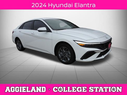 Used 2024 Hyundai Elantra SEL FWD image 1
