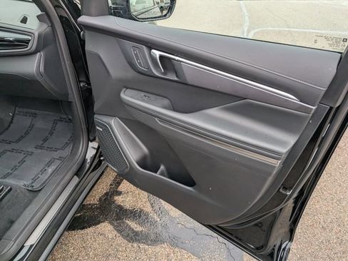 Used 2025 Buick Enclave Sport Touring image 5