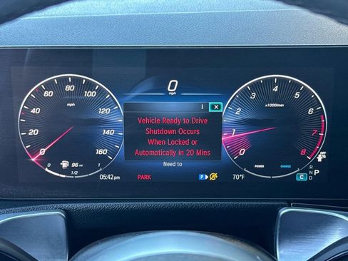 Certified 2024 Mercedes-Benz GLB 250 4MATIC image 17