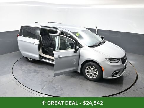 Used 2024 Chrysler Pacifica Touring-L FWD image 63
