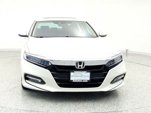 Used 2019 Honda Accord Touring image 2