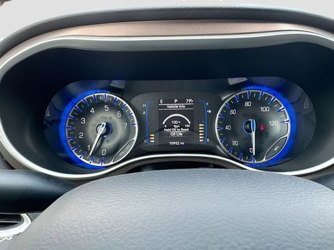 Used 2023 Chrysler Voyager LX FWD image 46