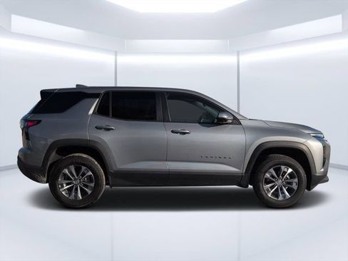 Used 2025 Chevrolet Equinox LT w/ Safety and Technology Package FWD image 2