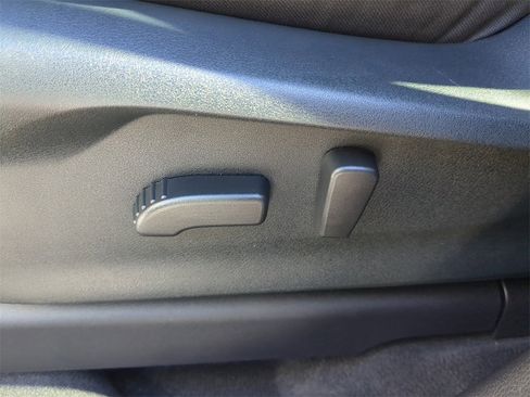 Used 2025 Subaru Ascent Premium image 19