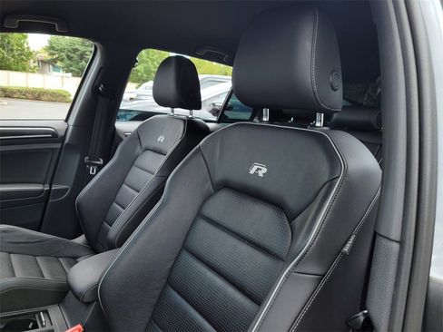 Used 2019 Volkswagen Golf R 4-Door image 18