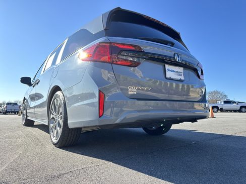 Used 2025 Honda Odyssey Touring image 7