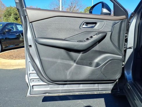 Used 2021 Nissan Rogue SV image 14