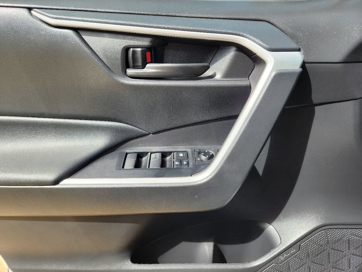 Used 2022 Toyota RAV4 LE FWD image 42