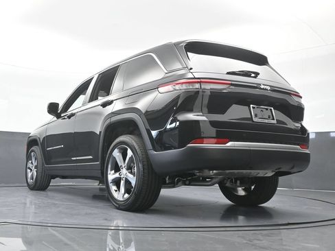 Used 2026 Jeep Grand Cherokee Limited RWD image 57