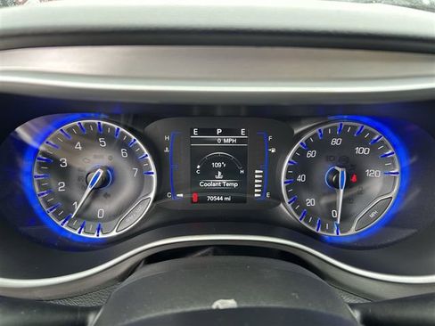 Used 2020 Chrysler Pacifica Touring-L image 13