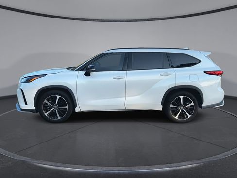 Used 2022 Toyota Highlander XSE FWD image 5