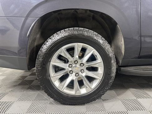 Used 2023 Chevrolet Suburban Premier image 8