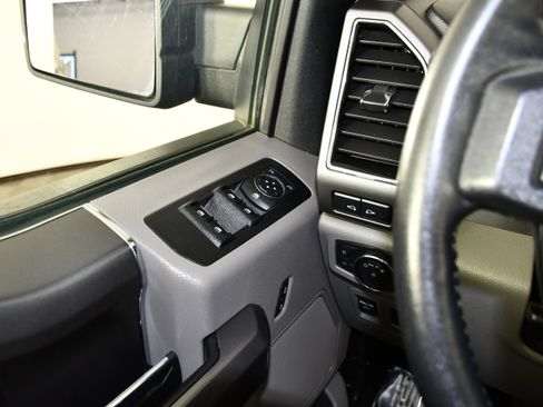 Used 2019 Ford F150 XLT w/ Equipment Group 302A Luxury AWD/4WD image 37