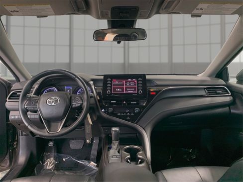 Used 2023 Toyota Camry SE image 12
