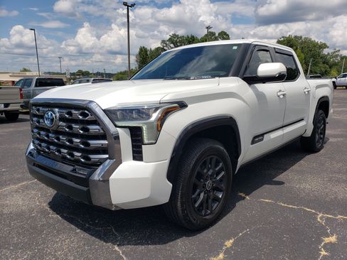 Used 2024 Toyota Tundra Platinum AWD/4WD image 2