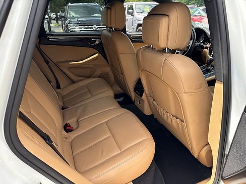 Used 2018 Porsche Macan S image 14