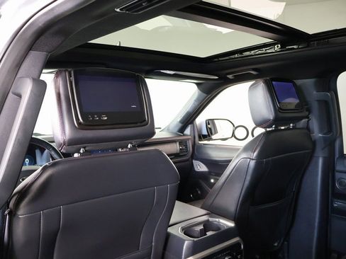Used 2022 Ford Expedition Max Limited image 16