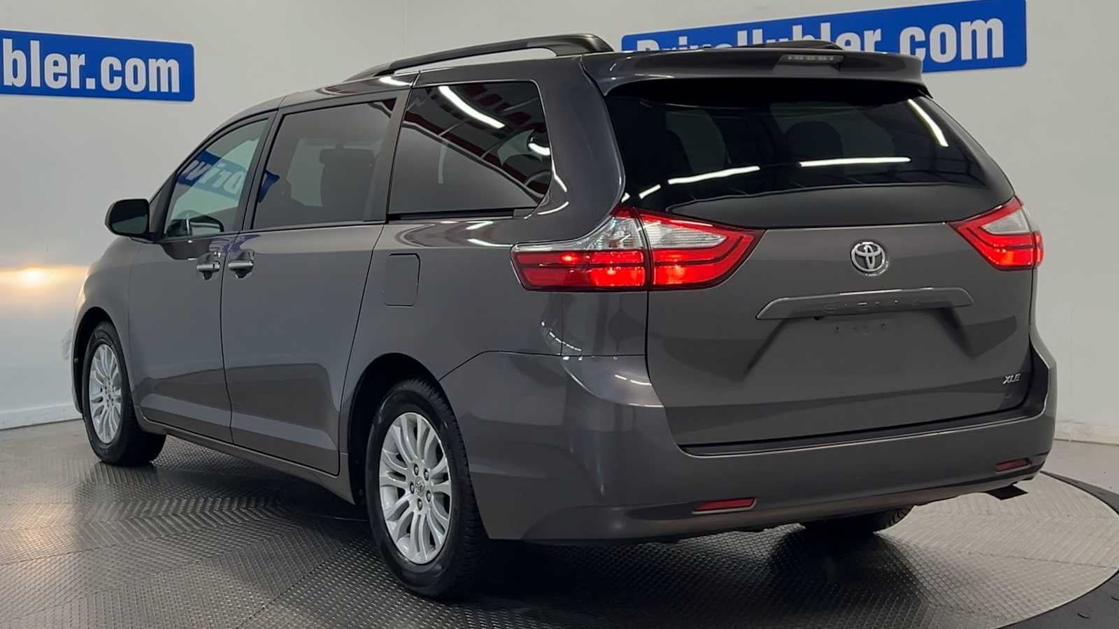 Used 2015 Toyota Sienna XLE FWD image 6