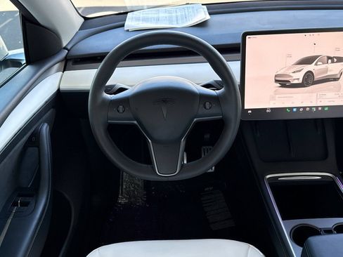 Used 2023 Tesla Model Y Performance AWD/4WD image 22