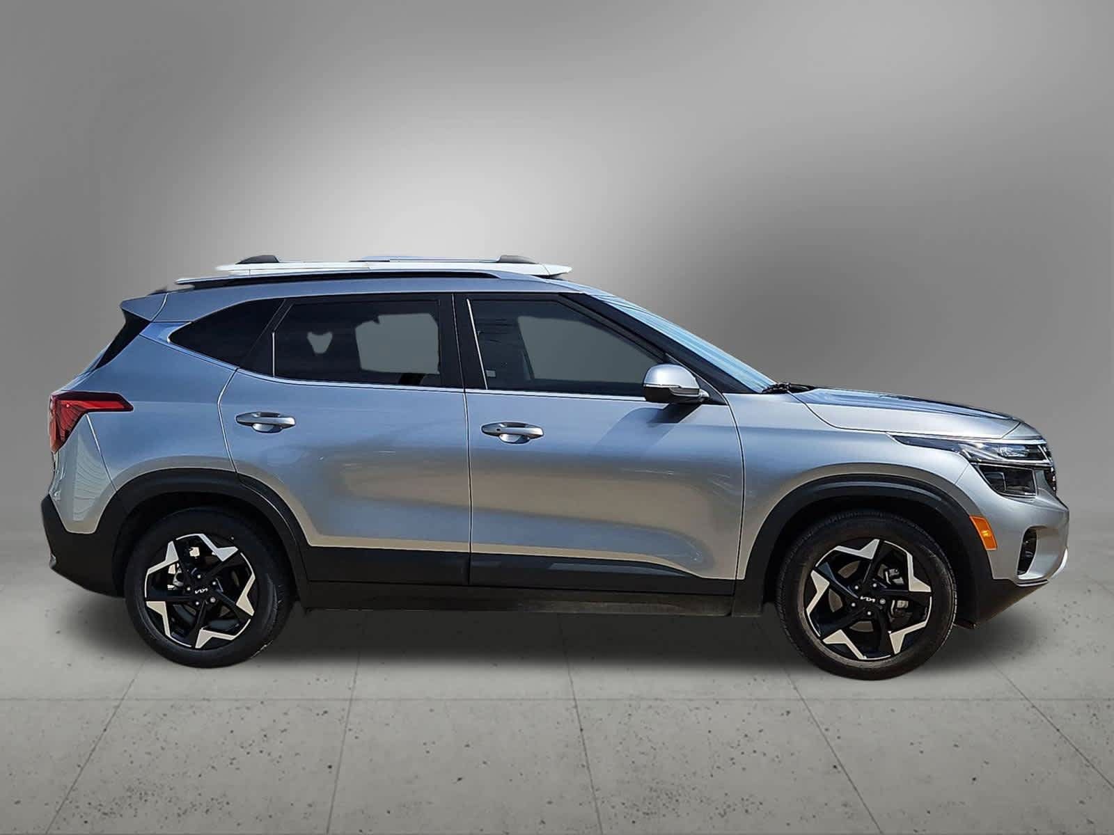 Used 2024 Kia Seltos EX FWD image 6