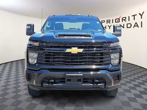 Used 2024 Chevrolet Silverado 2500 Custom w/ Custom Value Package AWD/4WD image 2