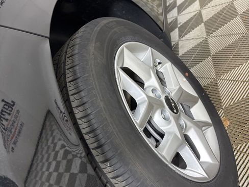 Used 2025 Kia Soul LX FWD image 30