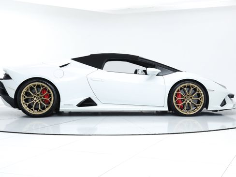 Used 2024 Lamborghini Huracan EVO image 9