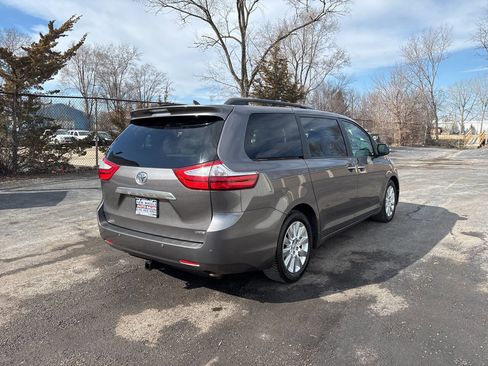 Used 2016 Toyota Sienna Limited Premium w/ Advanced Technology Package image 4