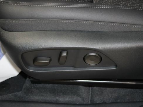 New 2026 Chevrolet Equinox LT w/ Convenience Package II AWD/4WD image 17