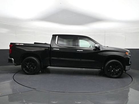 Used 2022 Chevrolet Silverado 1500 LTZ w/ LTZ Premium Package AWD/4WD image 6