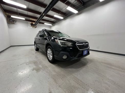 Used 2018 Subaru Outback 2.5i Premium image 2