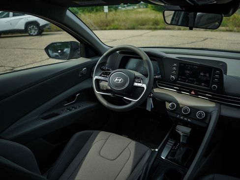 New 2026 Hyundai Elantra SE FWD image 13